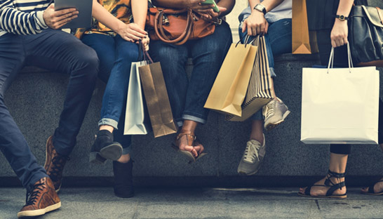 Despite declining confidence, Canadian consumers still spending