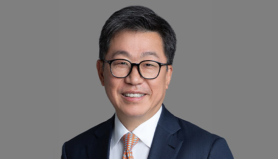 Accenture's Greater China leader Wei Zhu crosses to Alvarez & Marsal